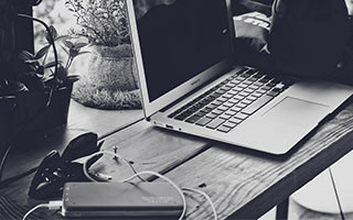 九游娱乐官网：点亮你的手游世界，开启无忧畅玩新旅程